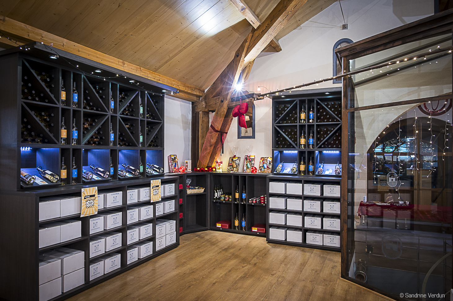 Caveau de dégustation et boutique de vente directe du Château Cabezac Vignoble Enguenya à Bize-Minervois